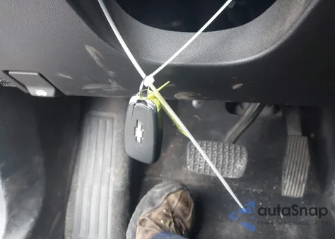 2018 Chevrolet Equinox Premier z USA, uszkodzony, nr VIN 3GNAXMEV0JS538811